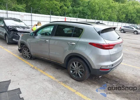 2020 Kia Sportage S z USA, uszkodzony, nr VIN KNDP6CAC2L7827355
